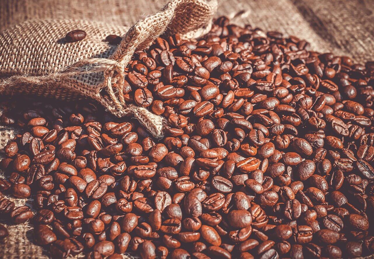 https://orangehatcoffee.eu/wp-content/uploads/2019/11/coffee-beans-1.jpg